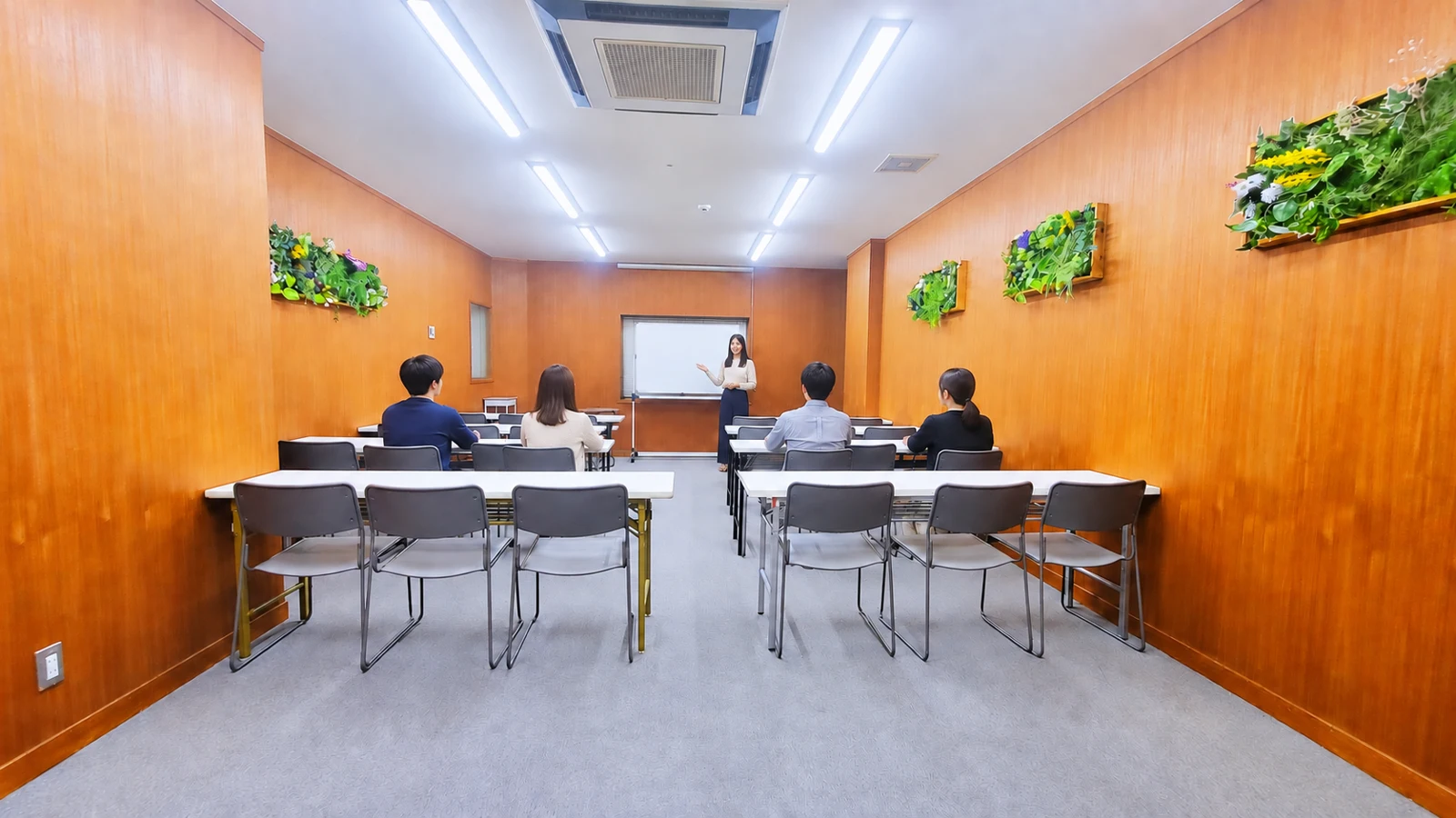 少人数で学ぶセミナーのAIによる利用イメージ(施設提供の実写真を編集)